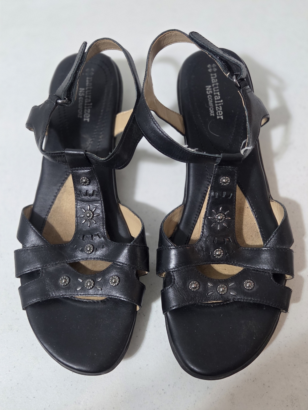 Naturalizer Black Leather T-Strap Comfort Sandals
